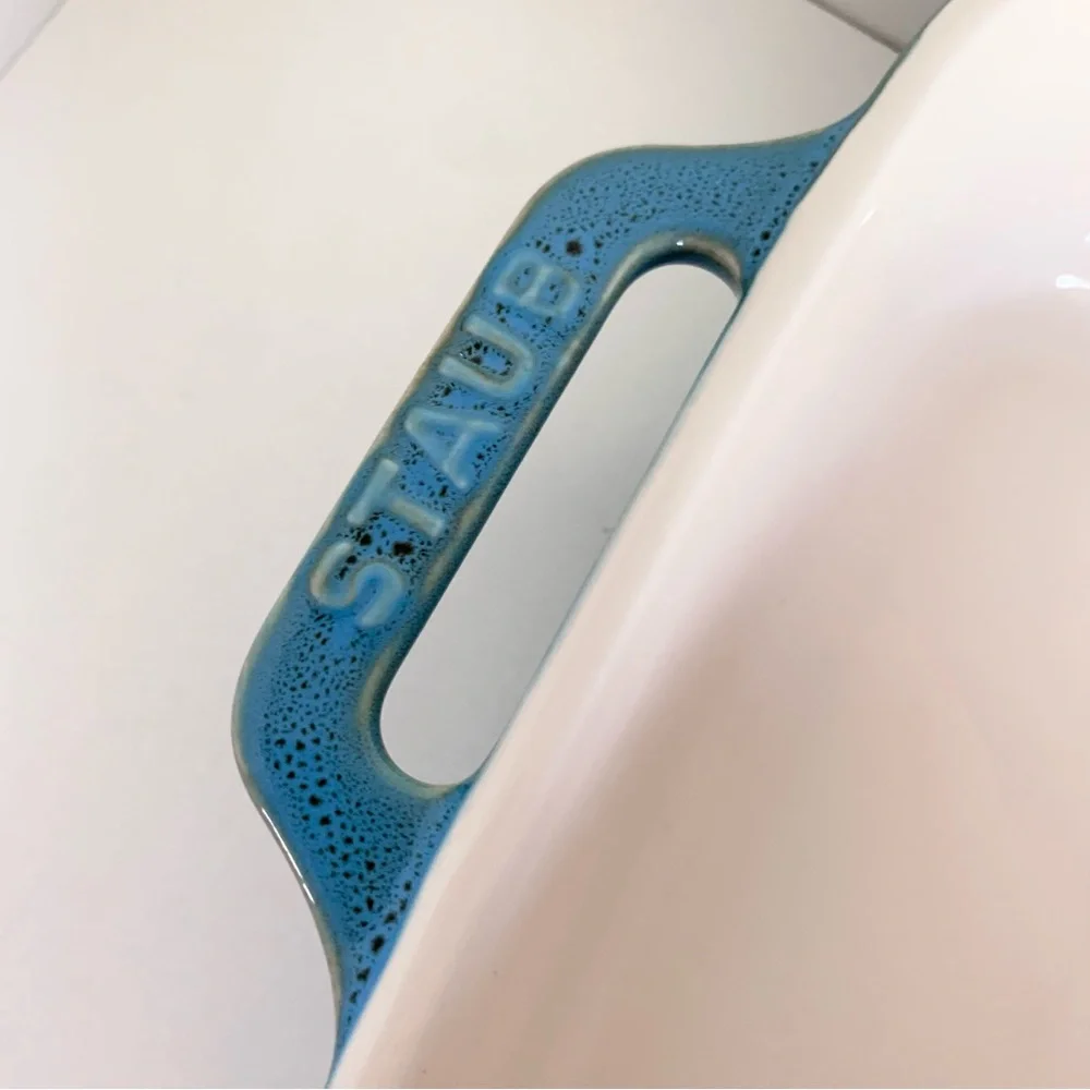 Hold NWOT Staub enameled baking dish - Picture 7 of 11